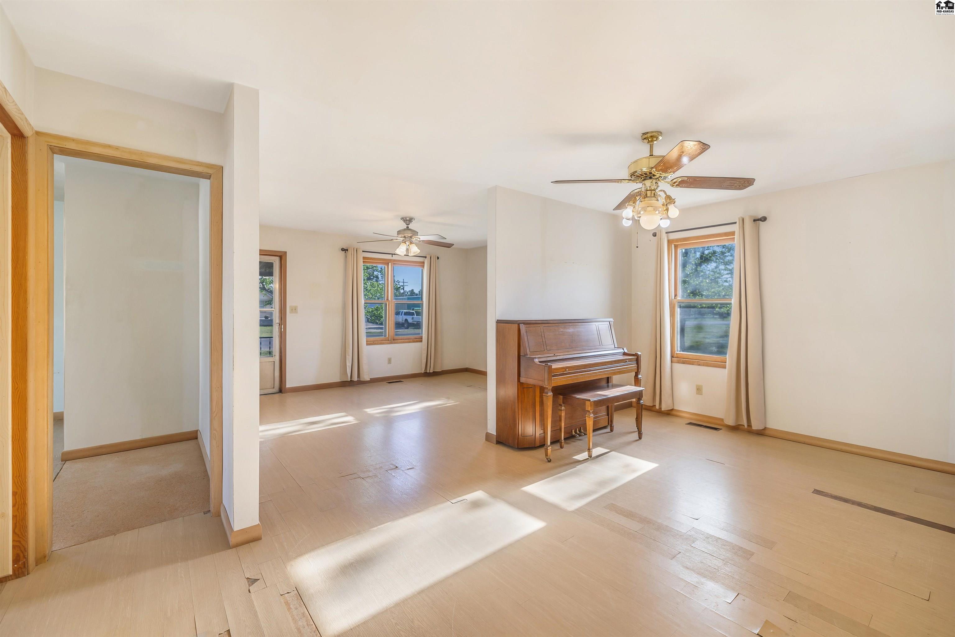 408 E Avenue C South Hutchinson KS 67505