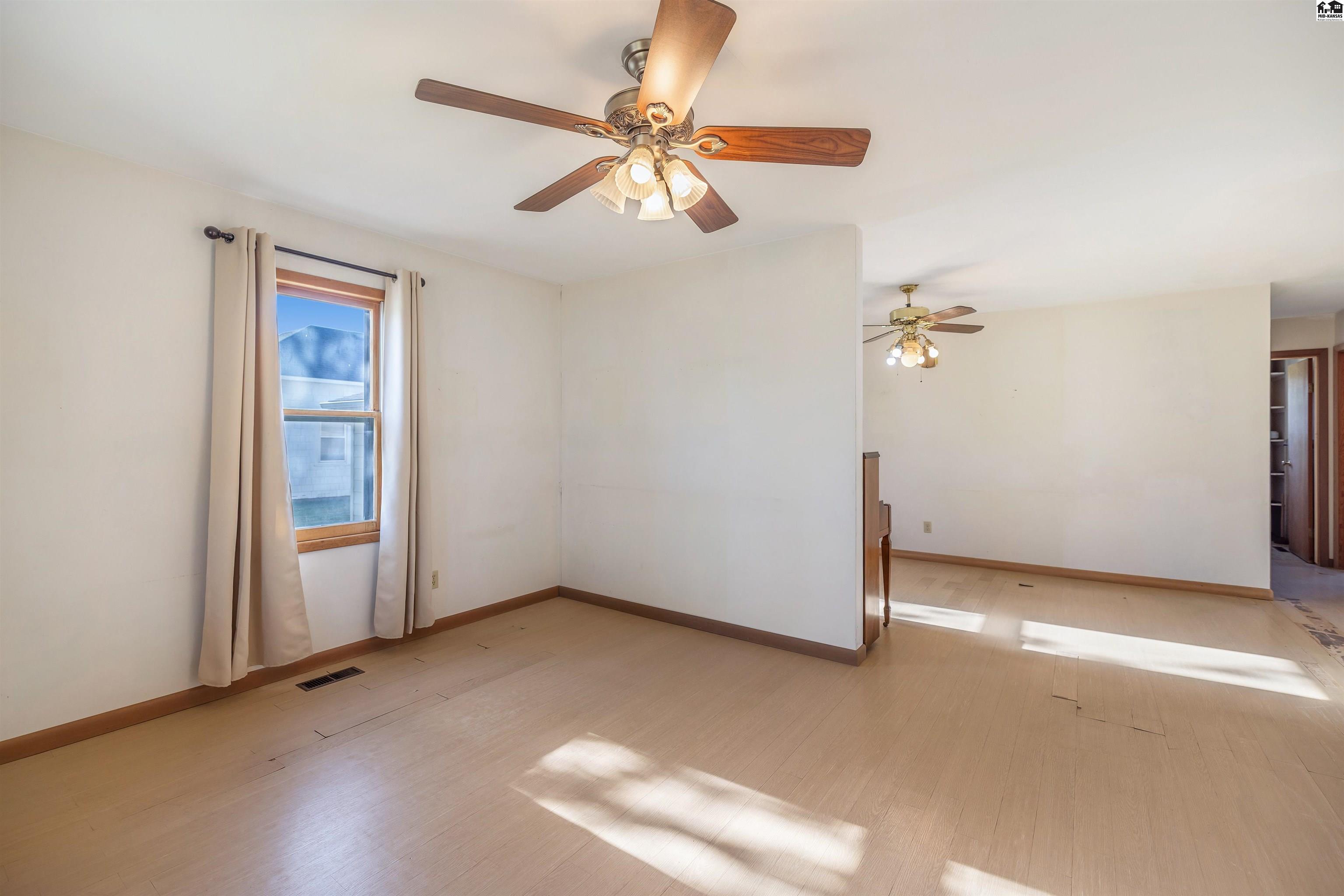 408 E Avenue C South Hutchinson KS 67505