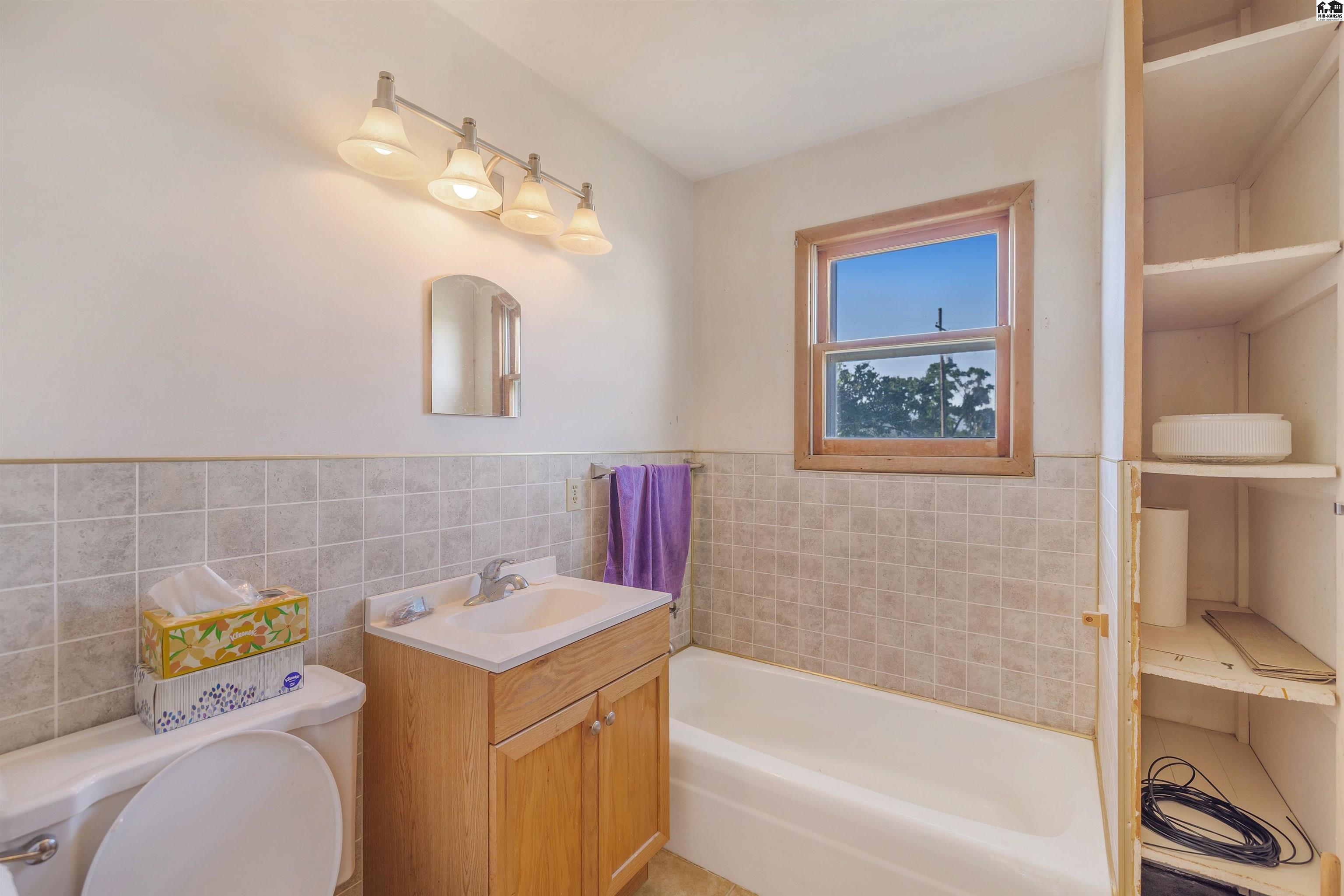 408 E Avenue C South Hutchinson KS 67505