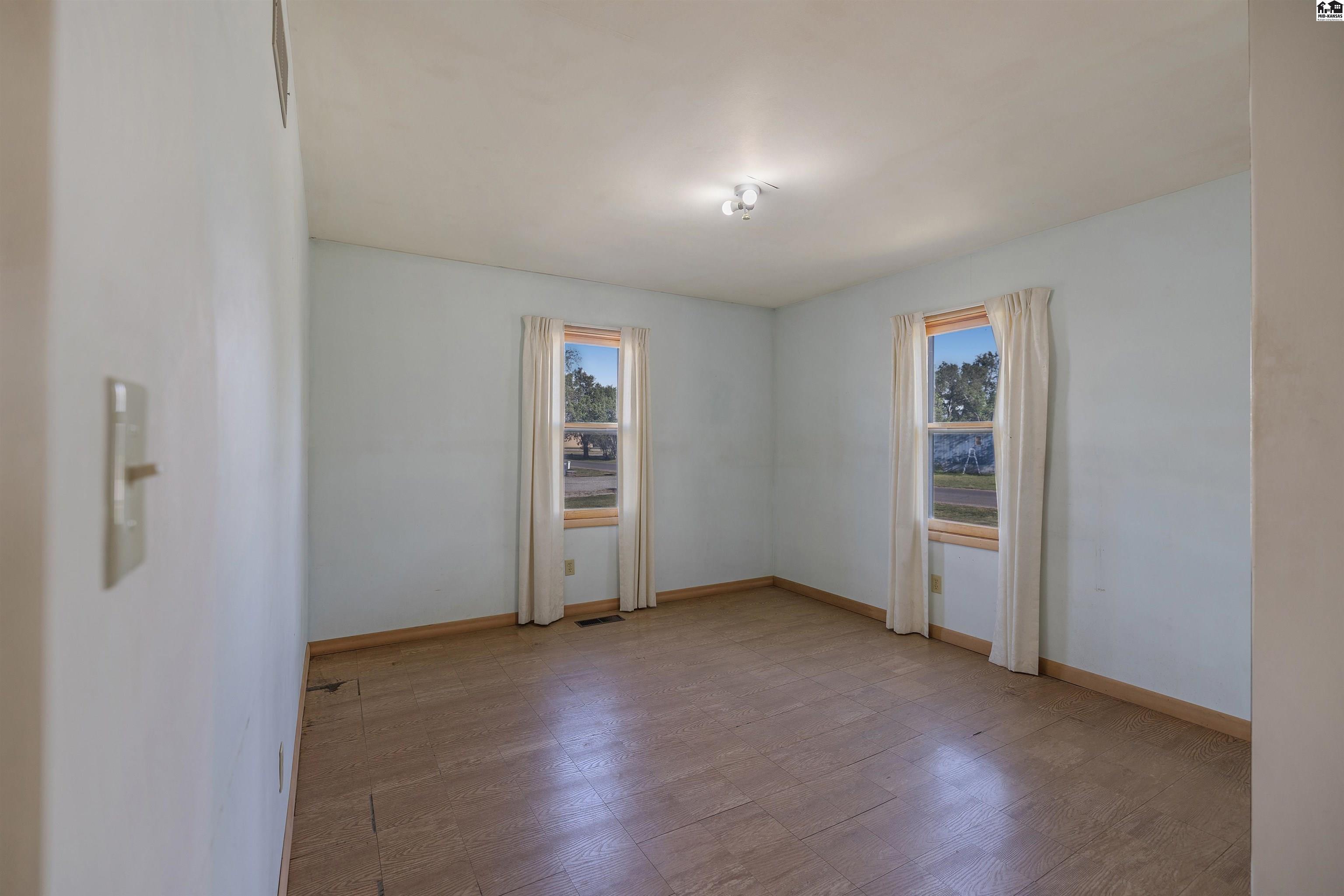 408 E Avenue C South Hutchinson KS 67505
