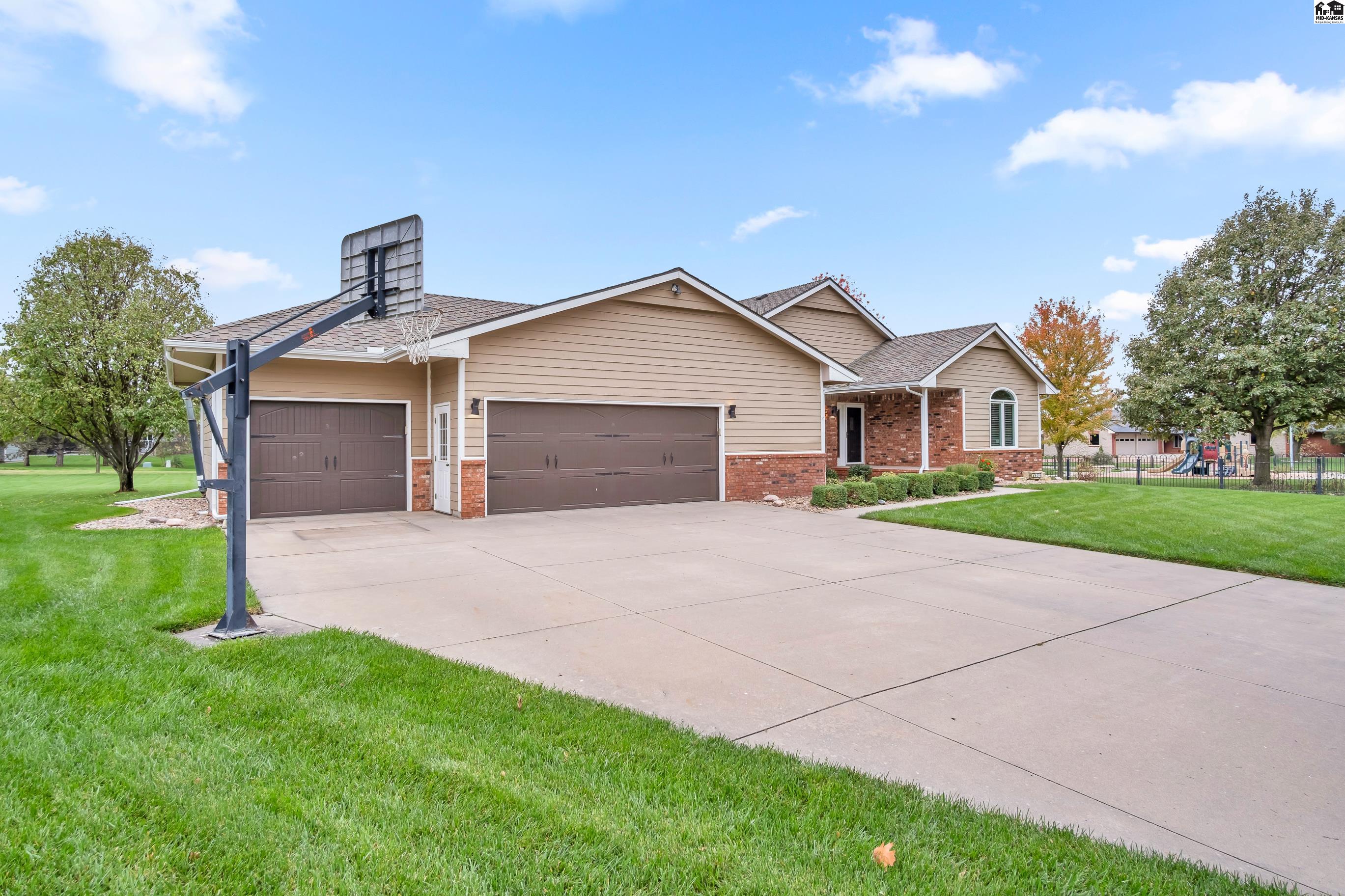 915 Tall Grass Drive Mcpherson KS 67460