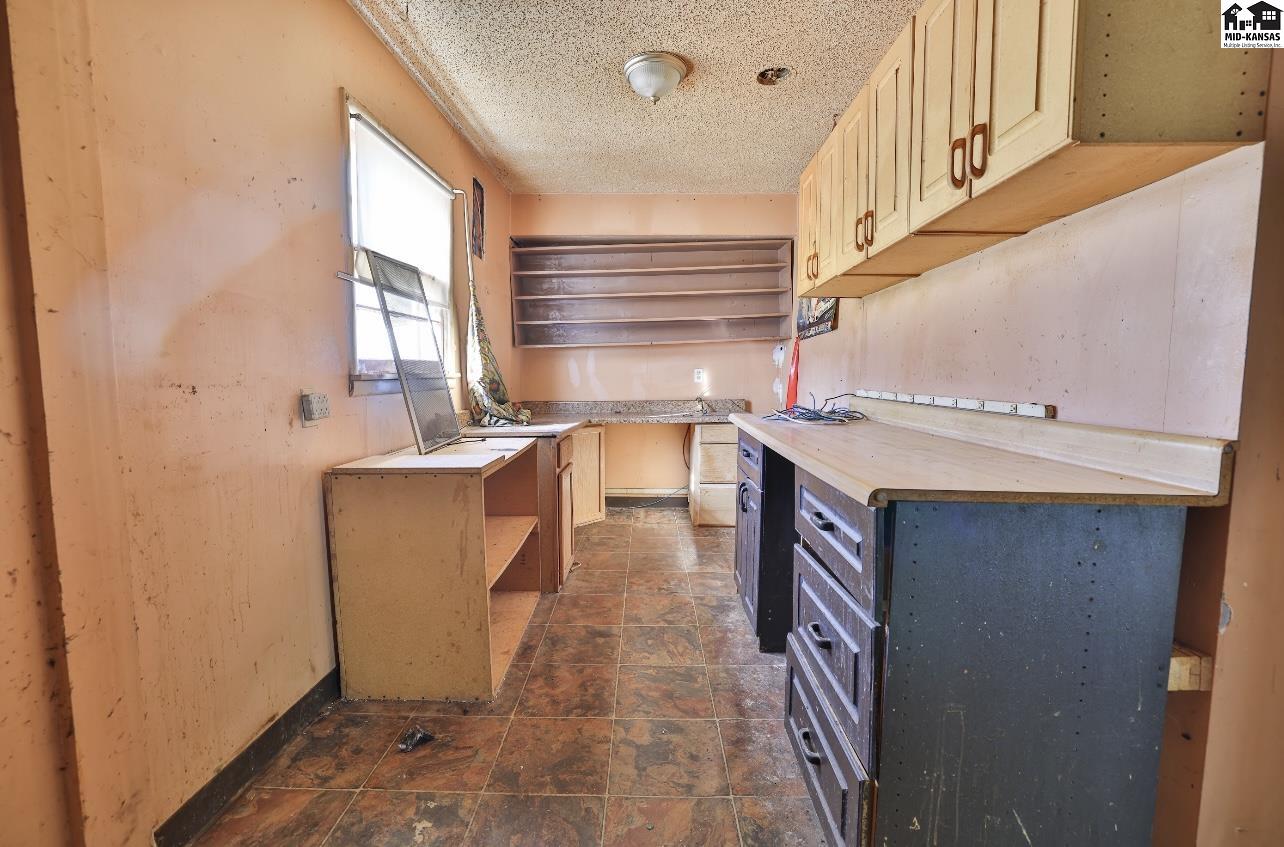 1319 N Arthur Street Hutchinson KS 67501