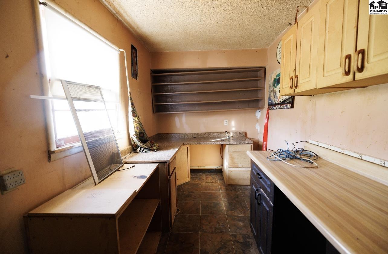 1319 N Arthur Street Hutchinson KS 67501