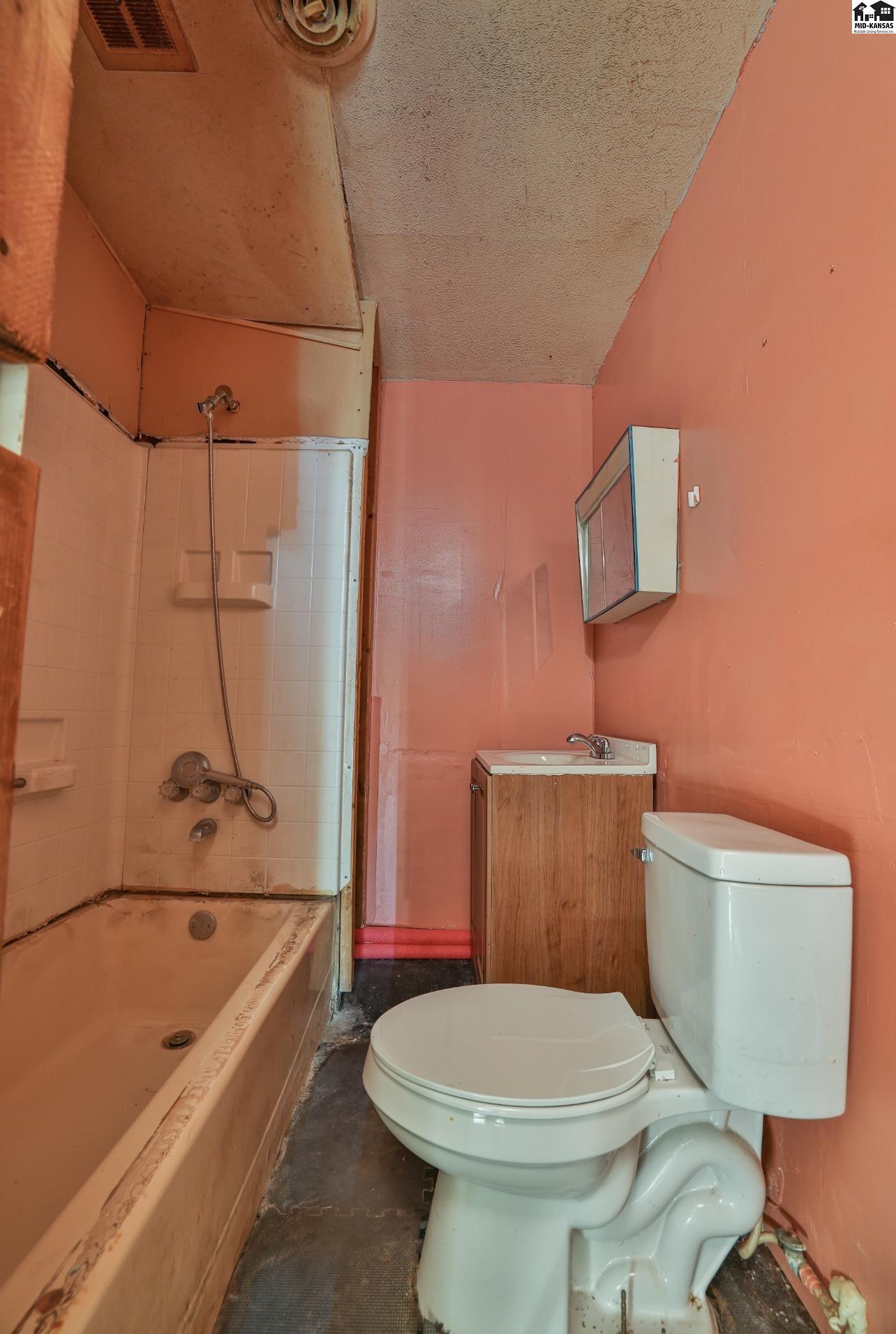 1319 N Arthur Street Hutchinson KS 67501