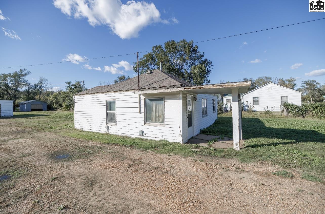 1319 N Arthur Street Hutchinson KS 67501