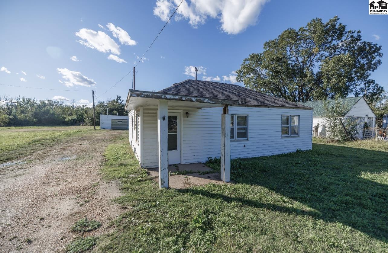 1319 N Arthur Street Hutchinson KS 67501