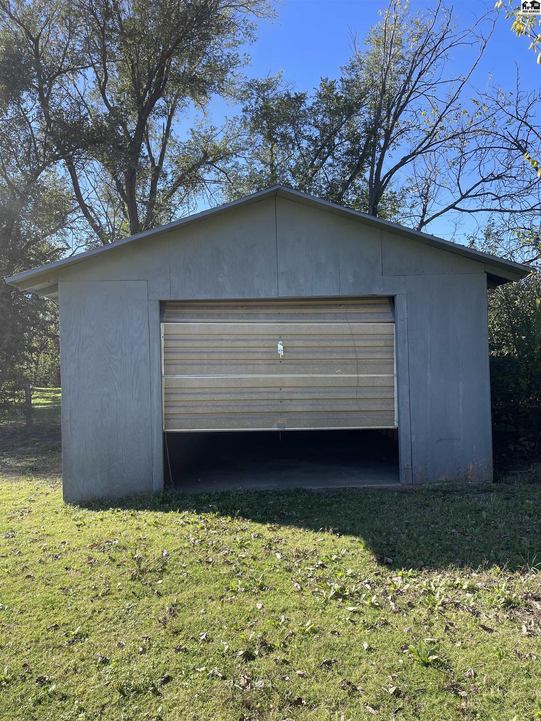 1319 N Arthur Street Hutchinson KS 67501