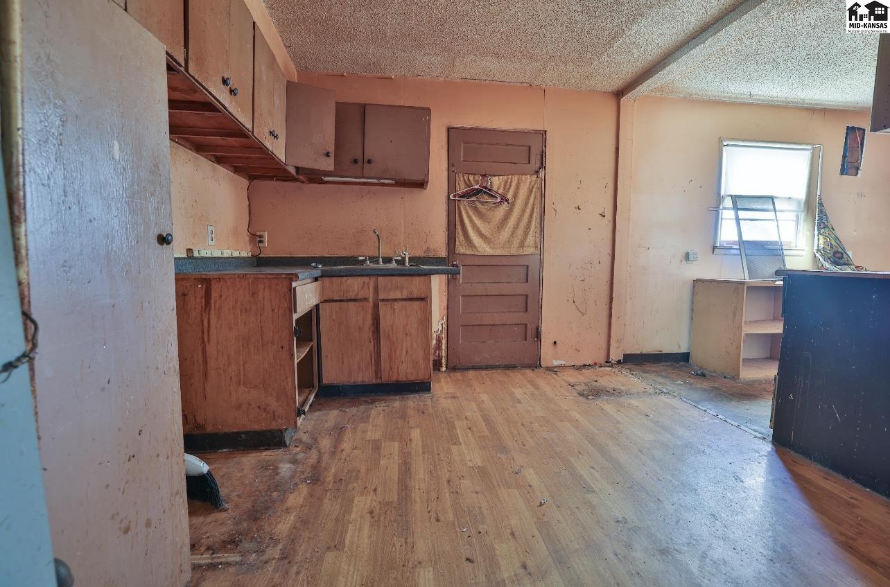 1319 N Arthur Street Hutchinson KS 67501