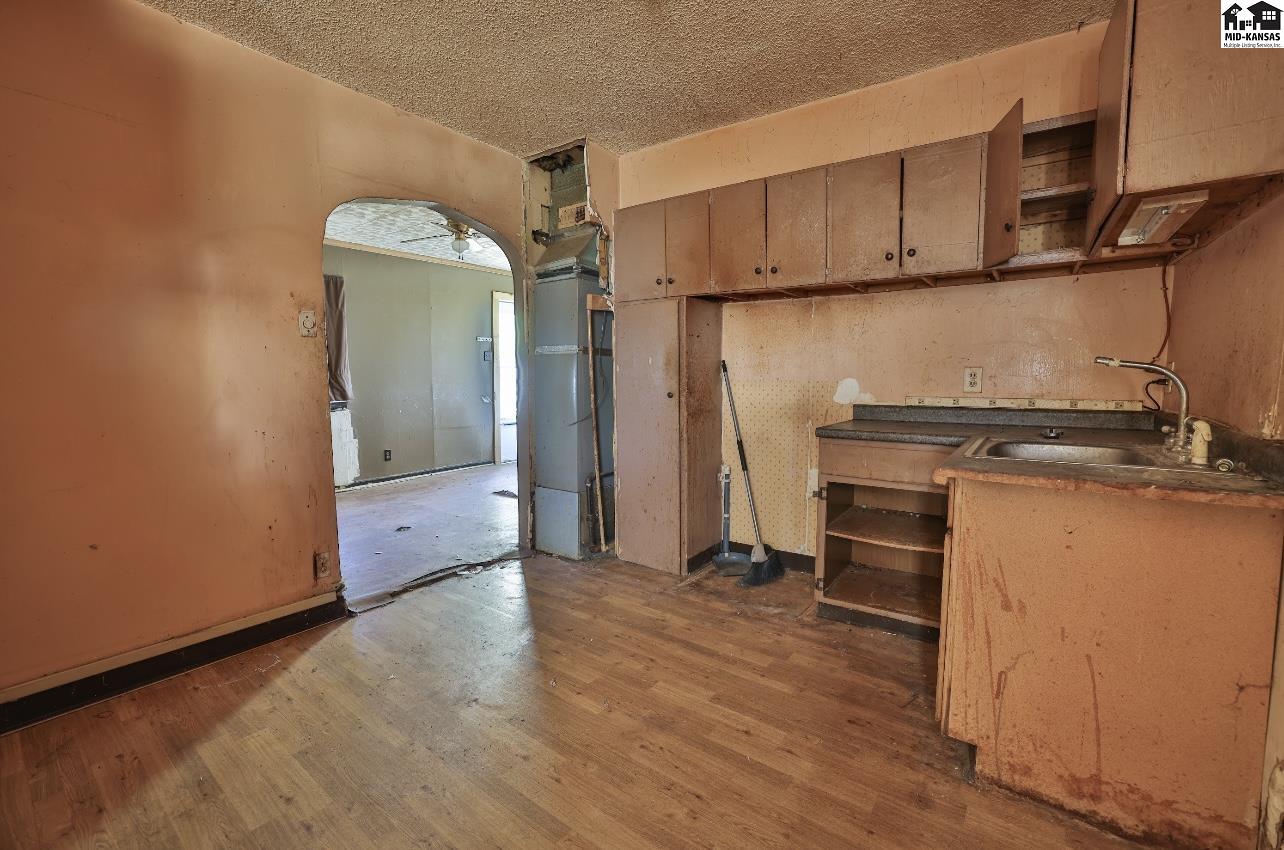 1319 N Arthur Street Hutchinson KS 67501