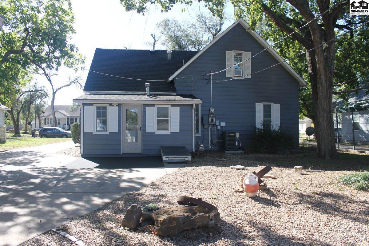 608 W 12th Avenue Hutchinson KS 67501