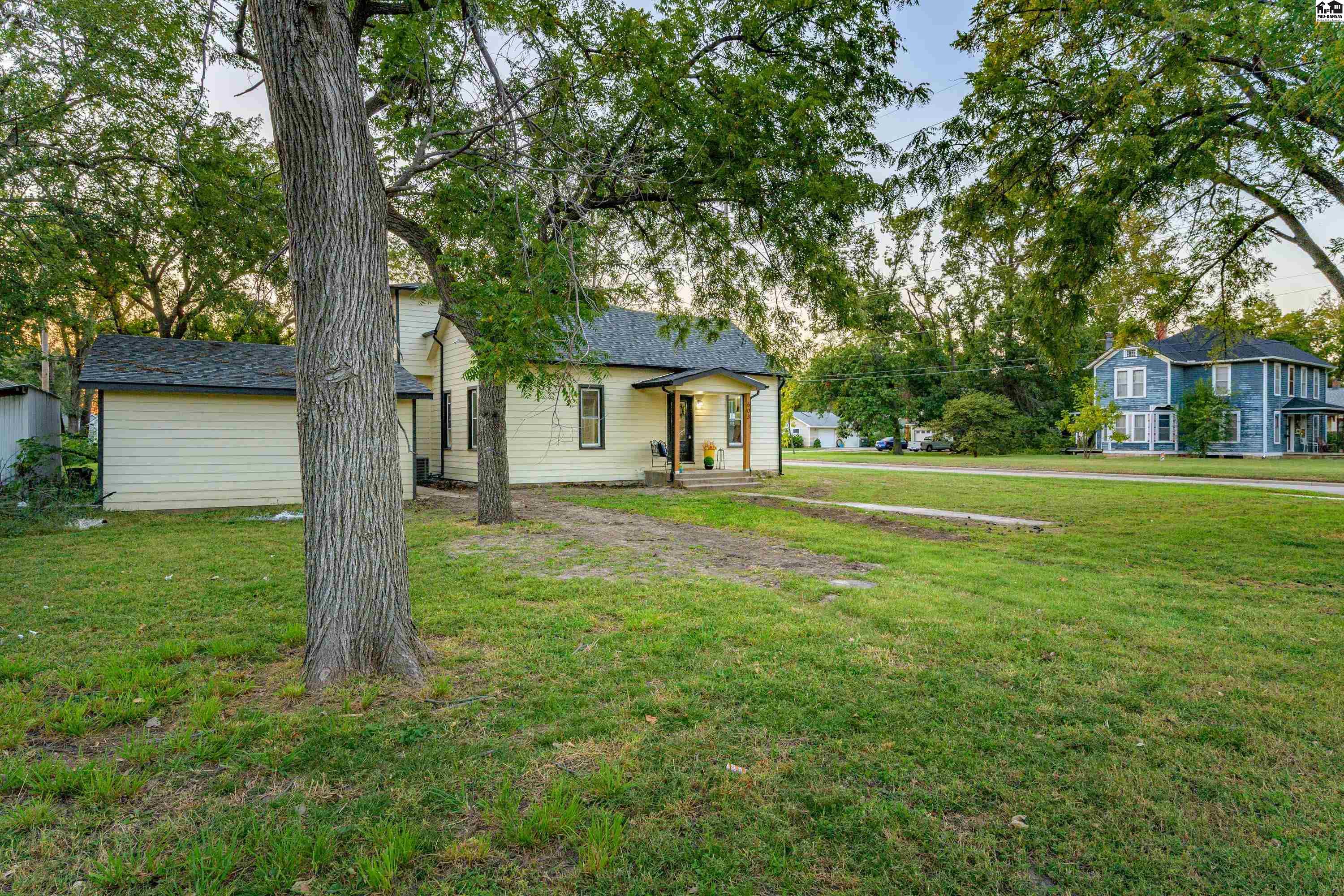 603 Spruce Street Halstead KS 67056-2410