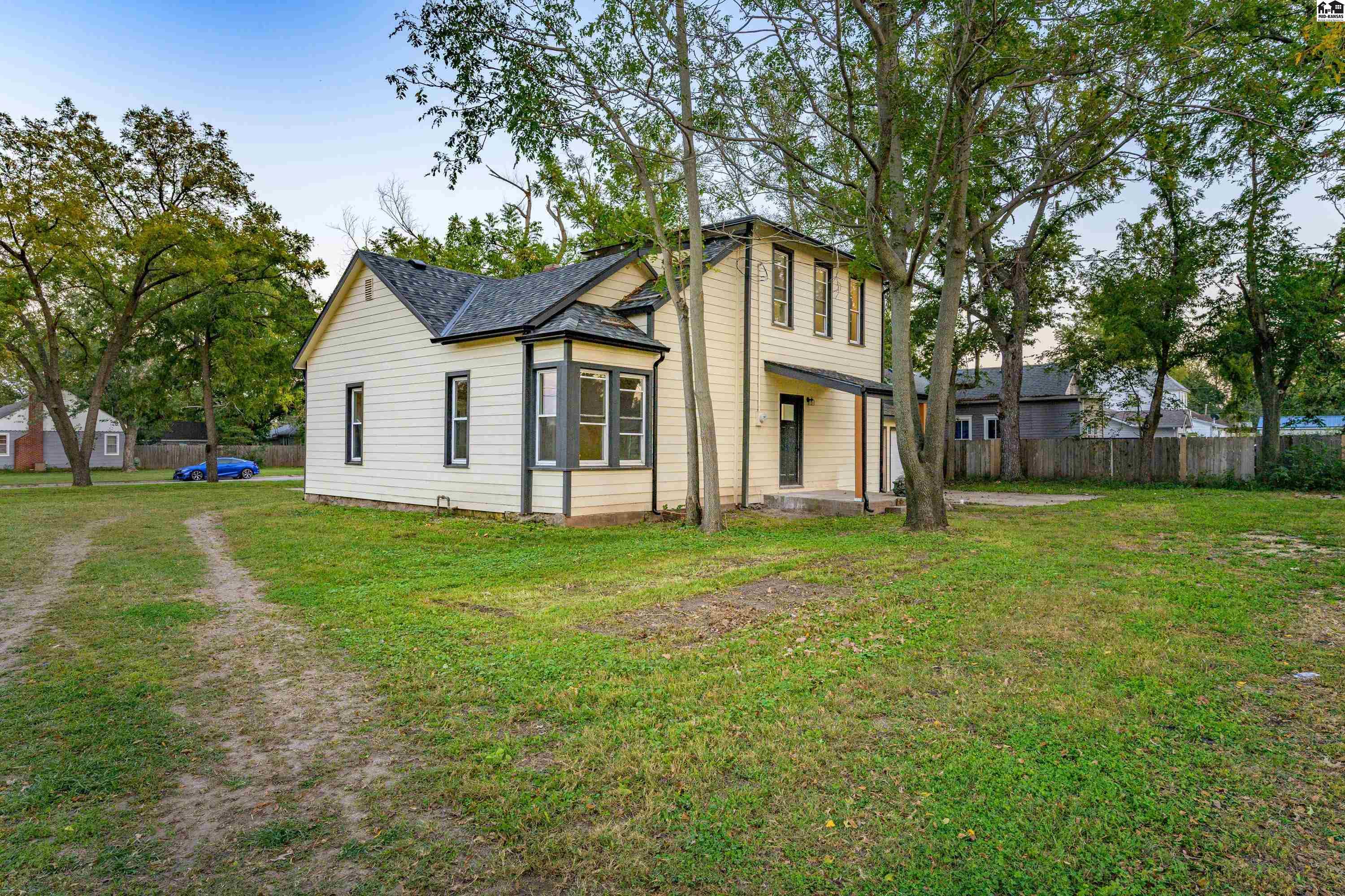 603 Spruce Street Halstead KS 67056-2410