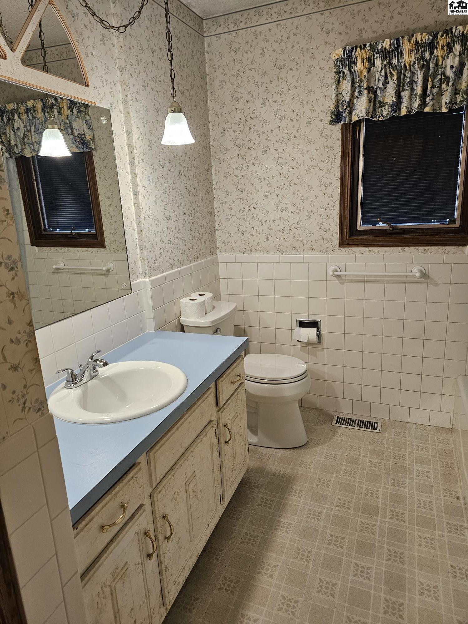 1006 Wyoming Avenue Hutchinson KS 67502