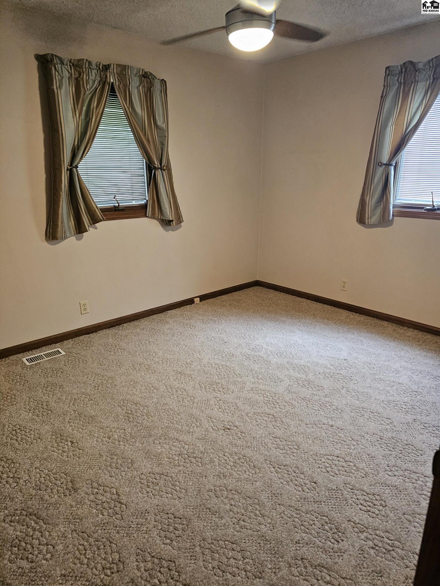 1006 Wyoming Avenue Hutchinson KS 67502
