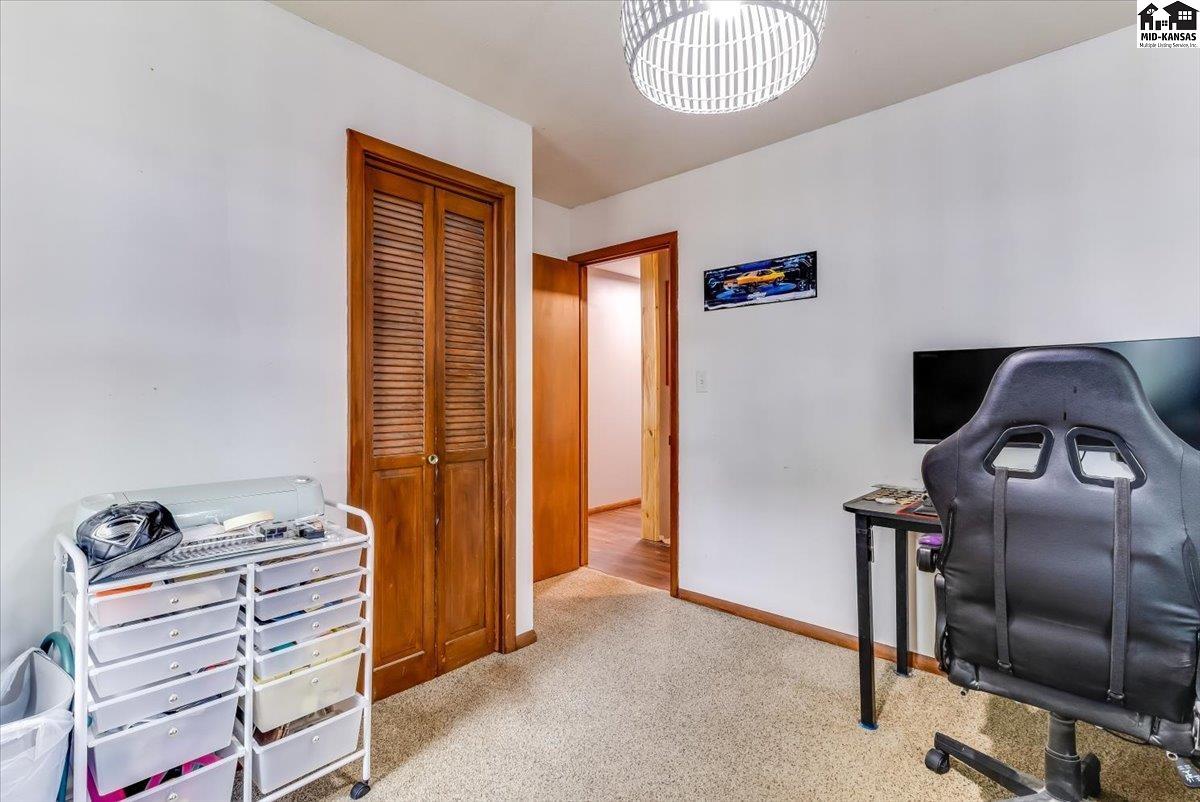 5821 Yucca Road Hutchinson KS 67502