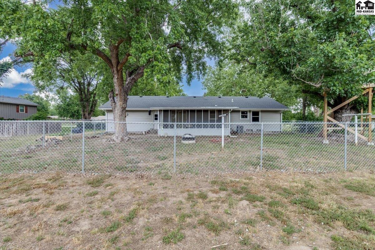 5821 Yucca Road Hutchinson KS 67502