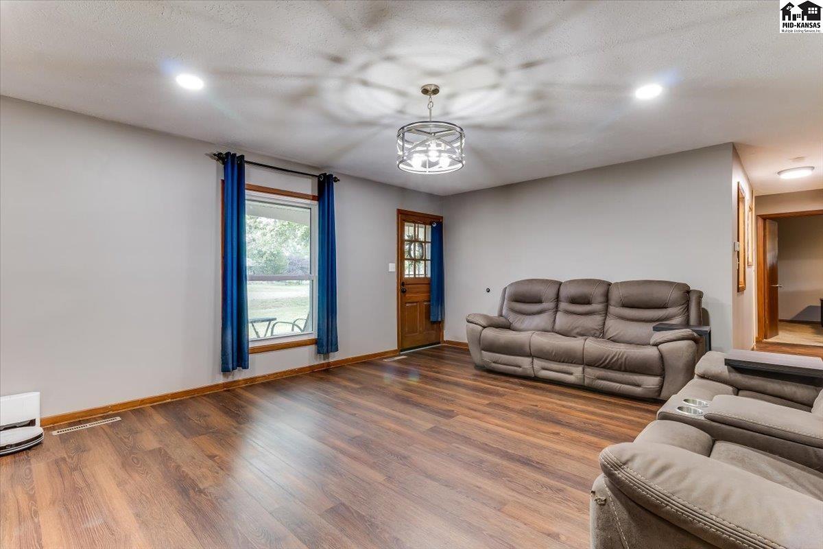 5821 Yucca Road Hutchinson KS 67502