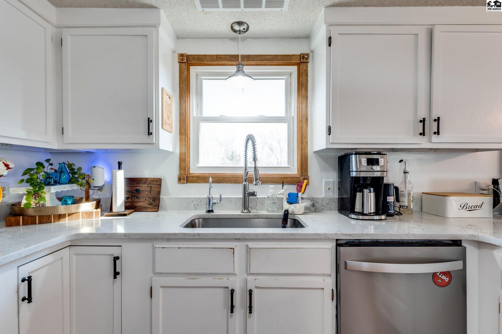 4106 N Shelburne Drive Hutchinson KS 67502