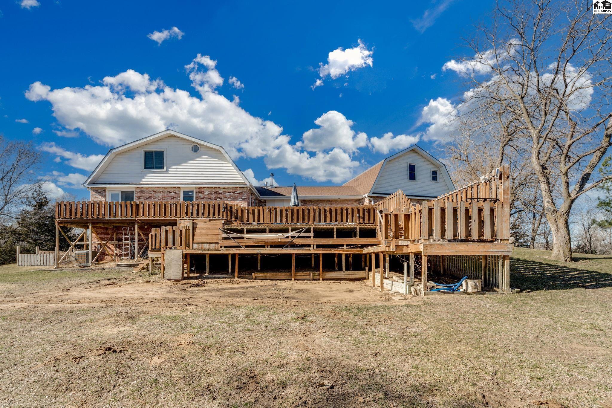 4106 N Shelburne Drive Hutchinson KS 67502
