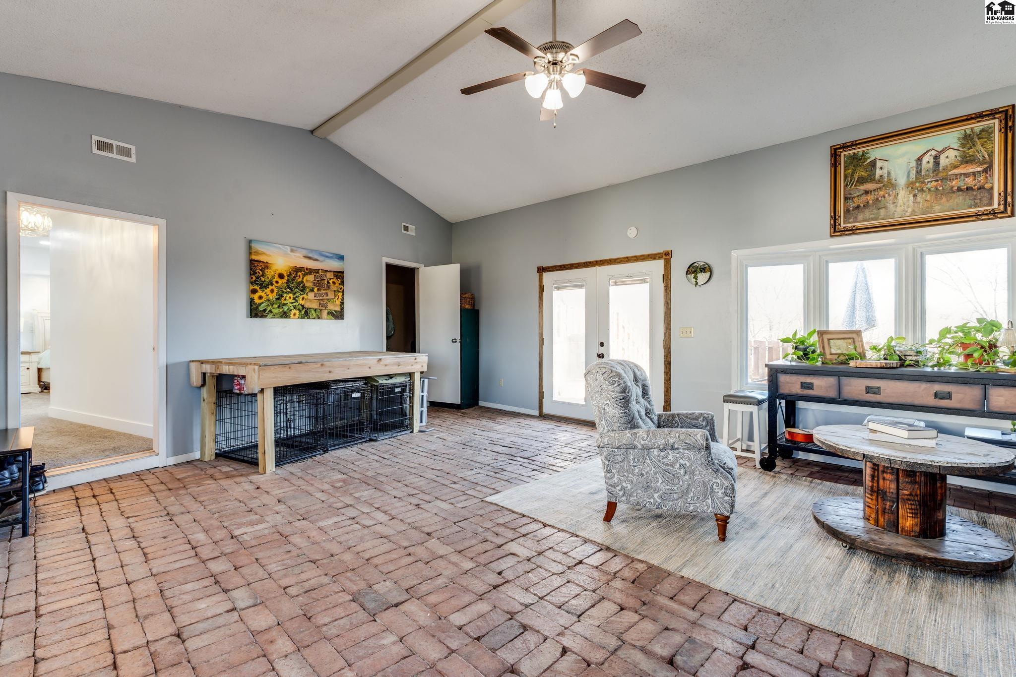 4106 N Shelburne Drive Hutchinson KS 67502