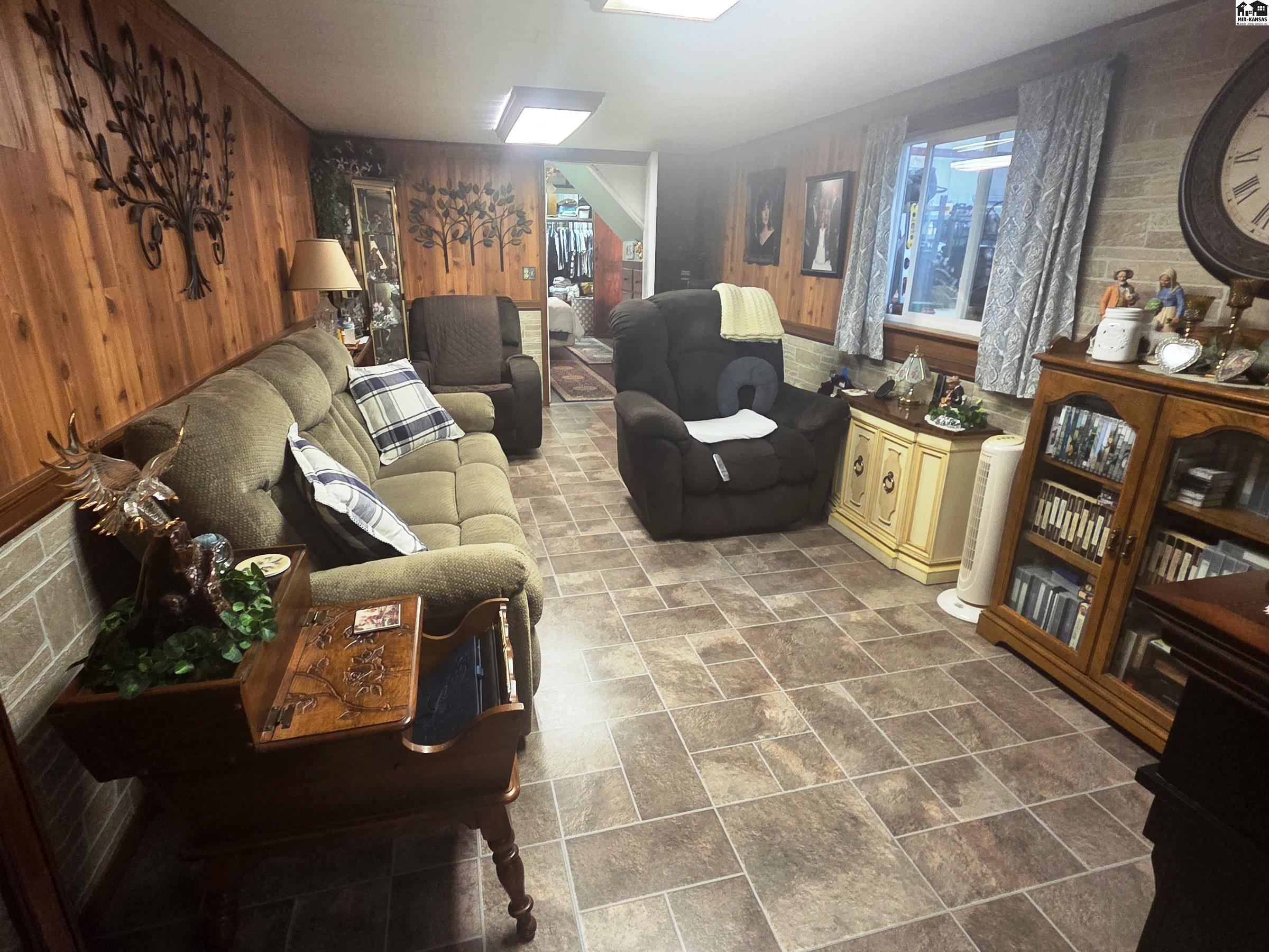 1885 Upland Road Marion KS 66861