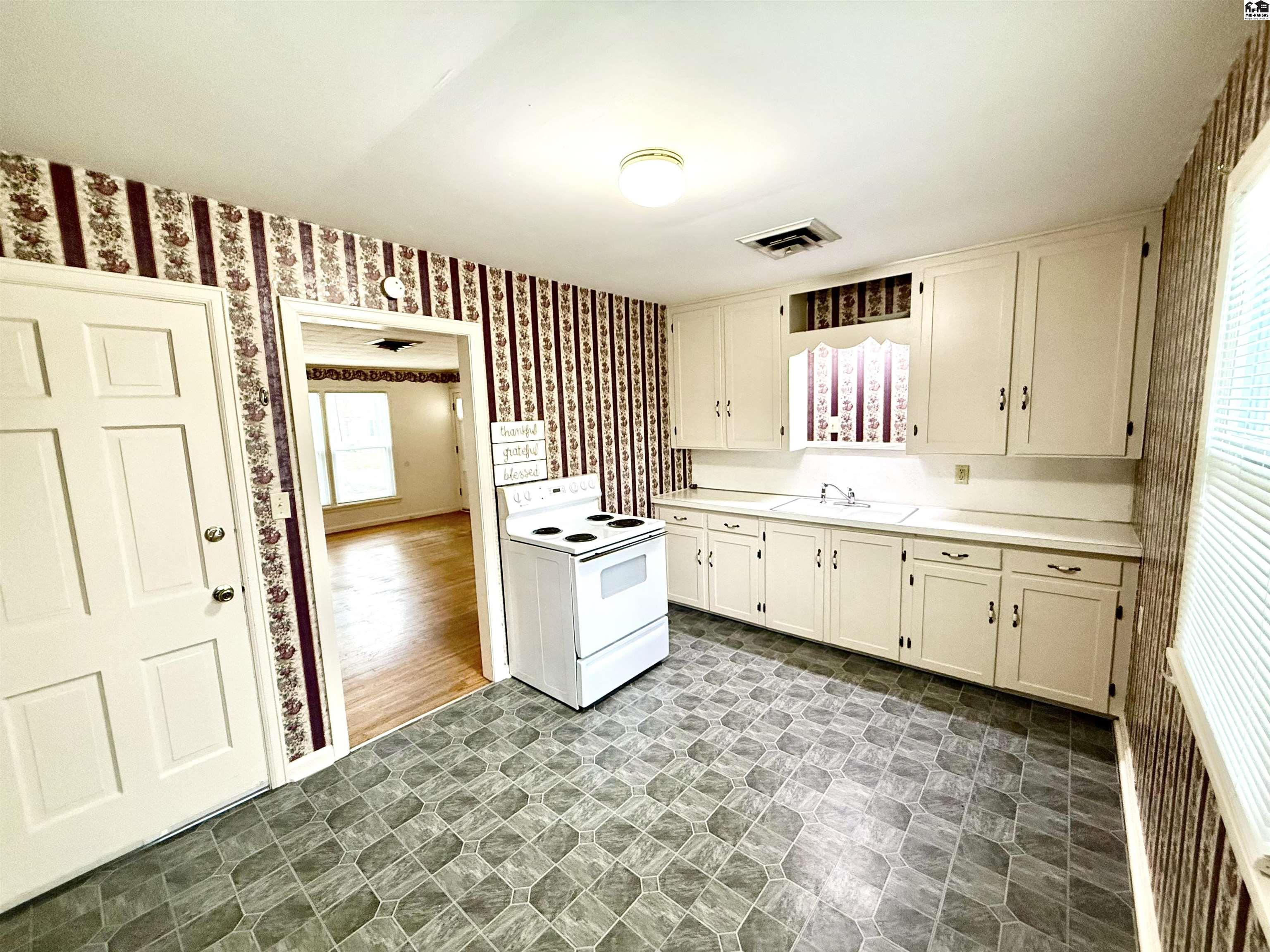 336 E Loomis Street Mcpherson KS 67460