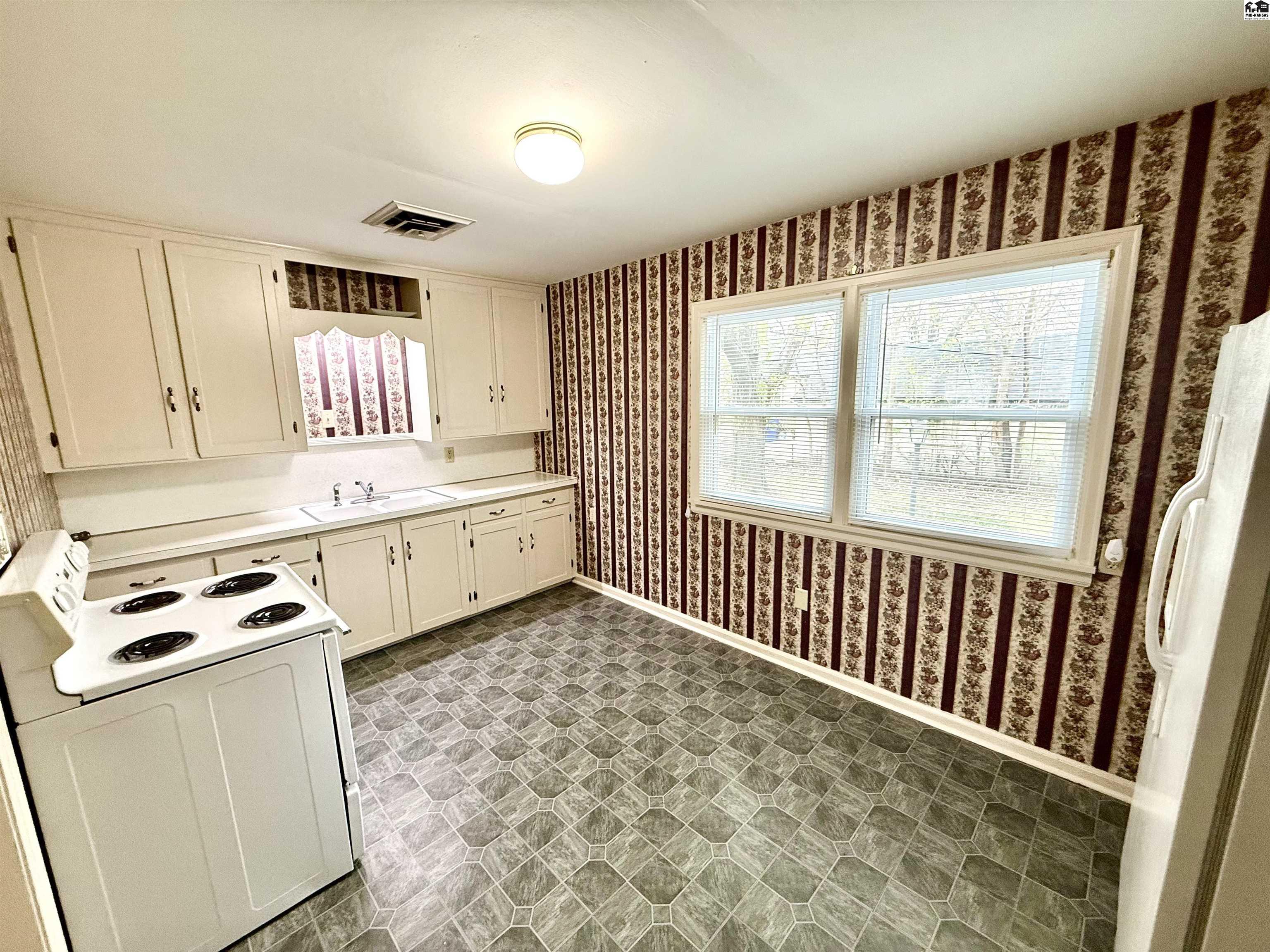 336 E Loomis Street Mcpherson KS 67460