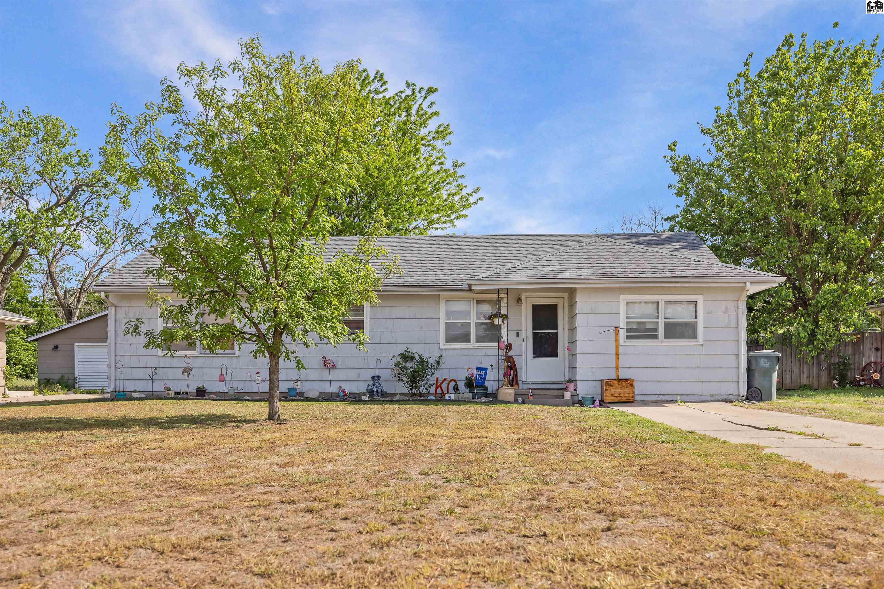 109 Robert Street Hutchinson KS 67502