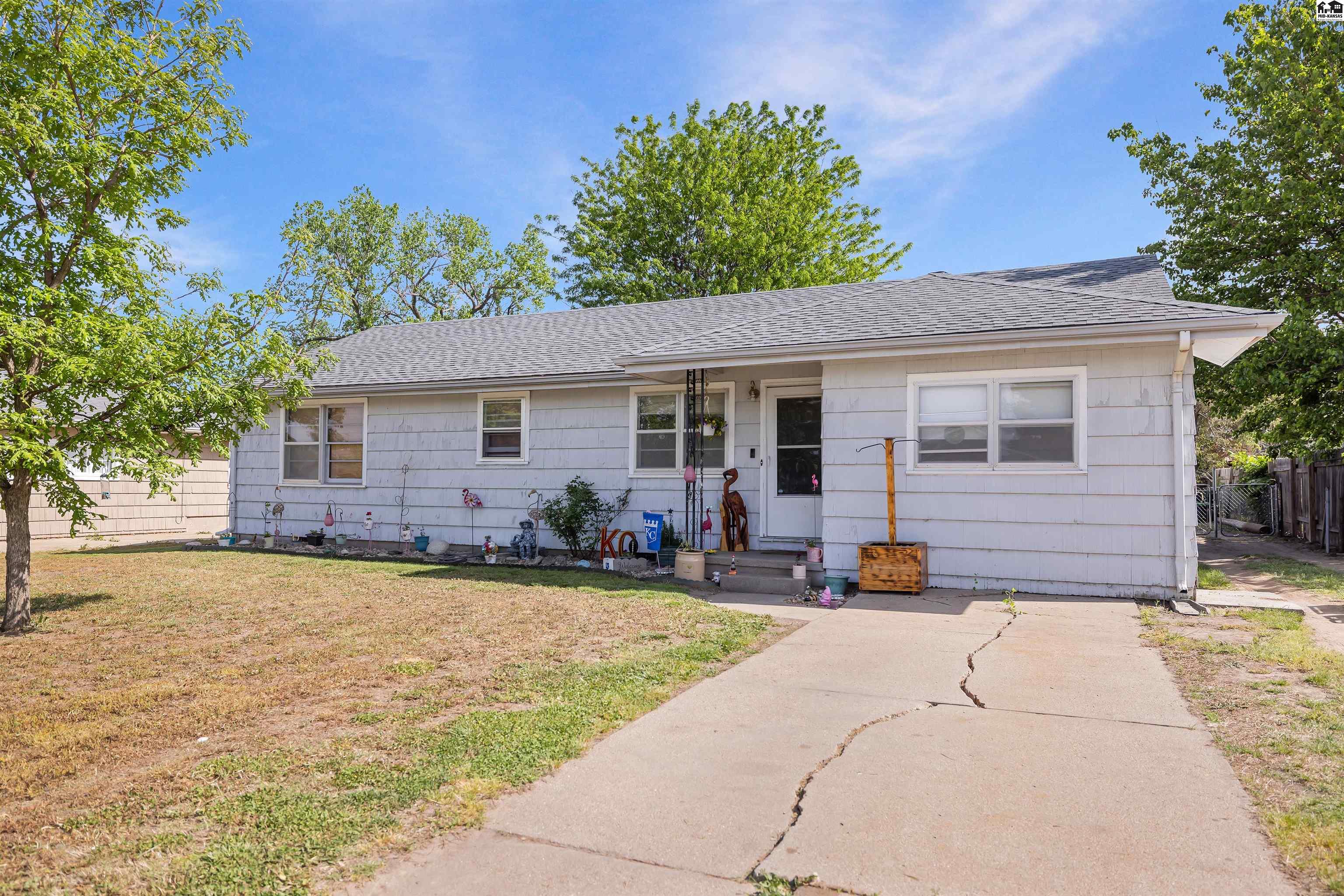 109 Robert Street Hutchinson KS 67502