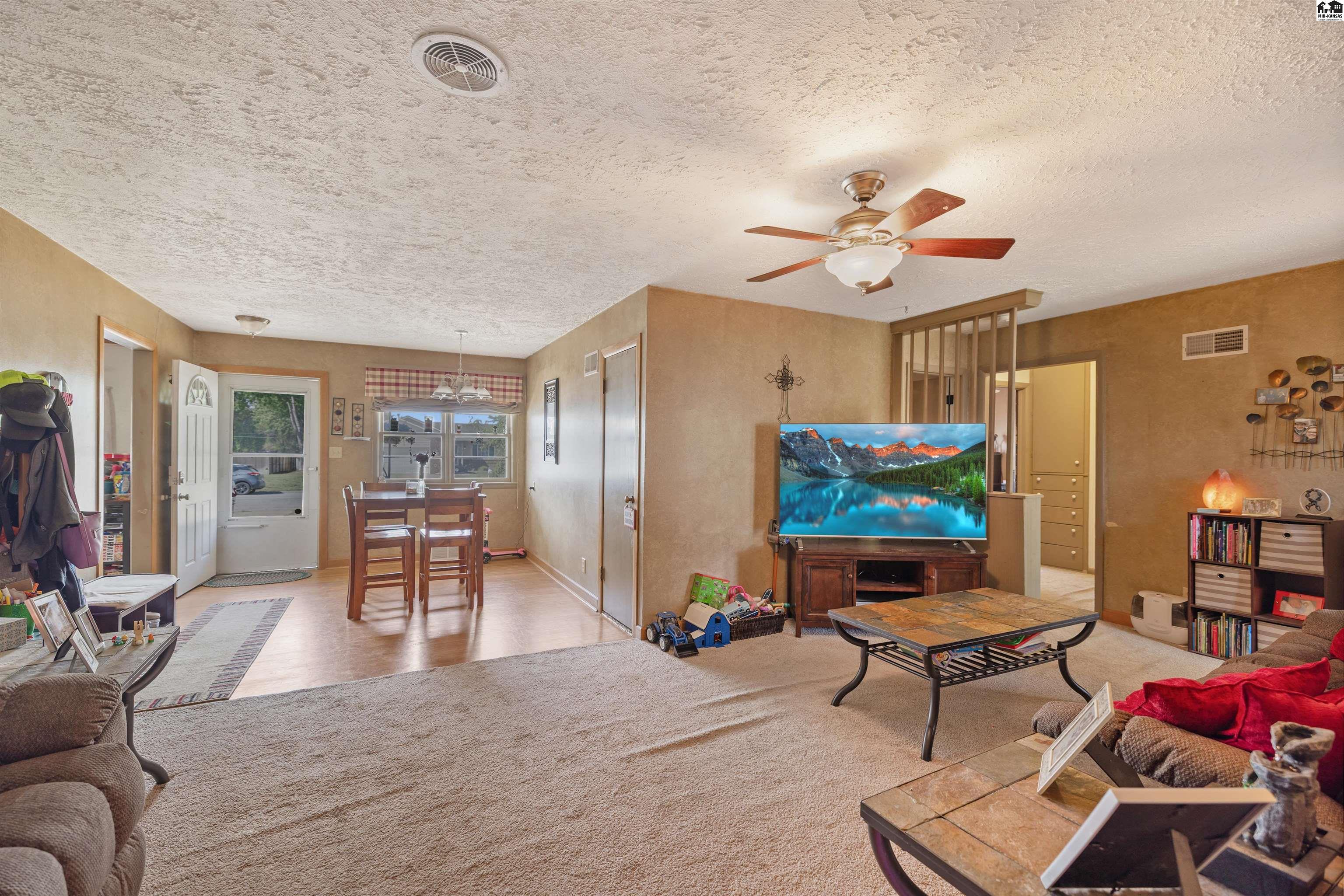 109 Robert Street Hutchinson KS 67502
