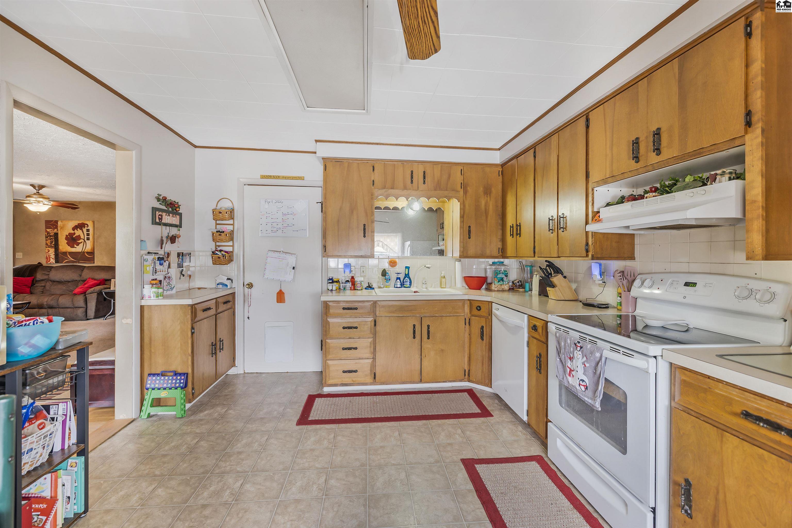 109 Robert Street Hutchinson KS 67502