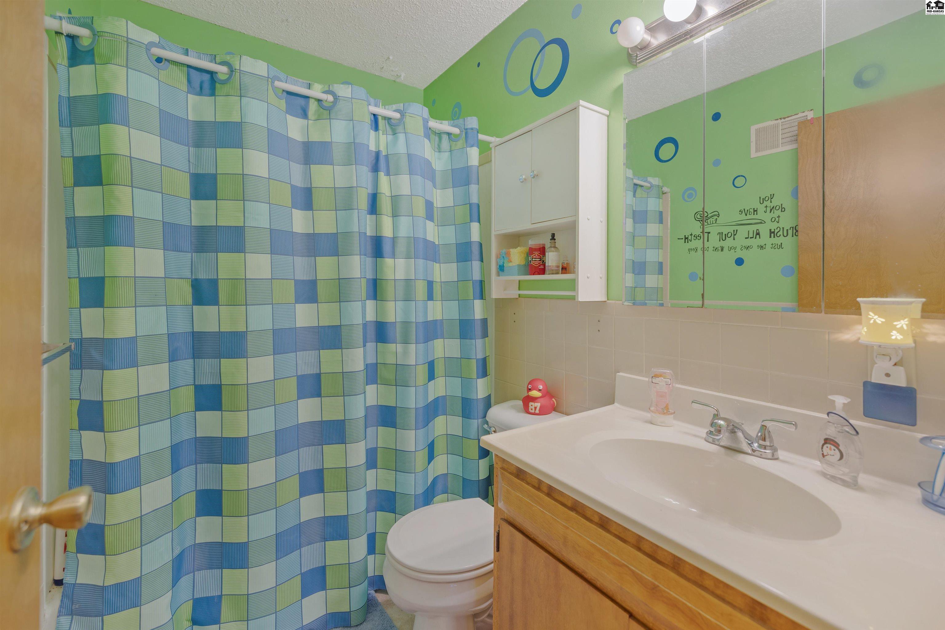 109 Robert Street Hutchinson KS 67502