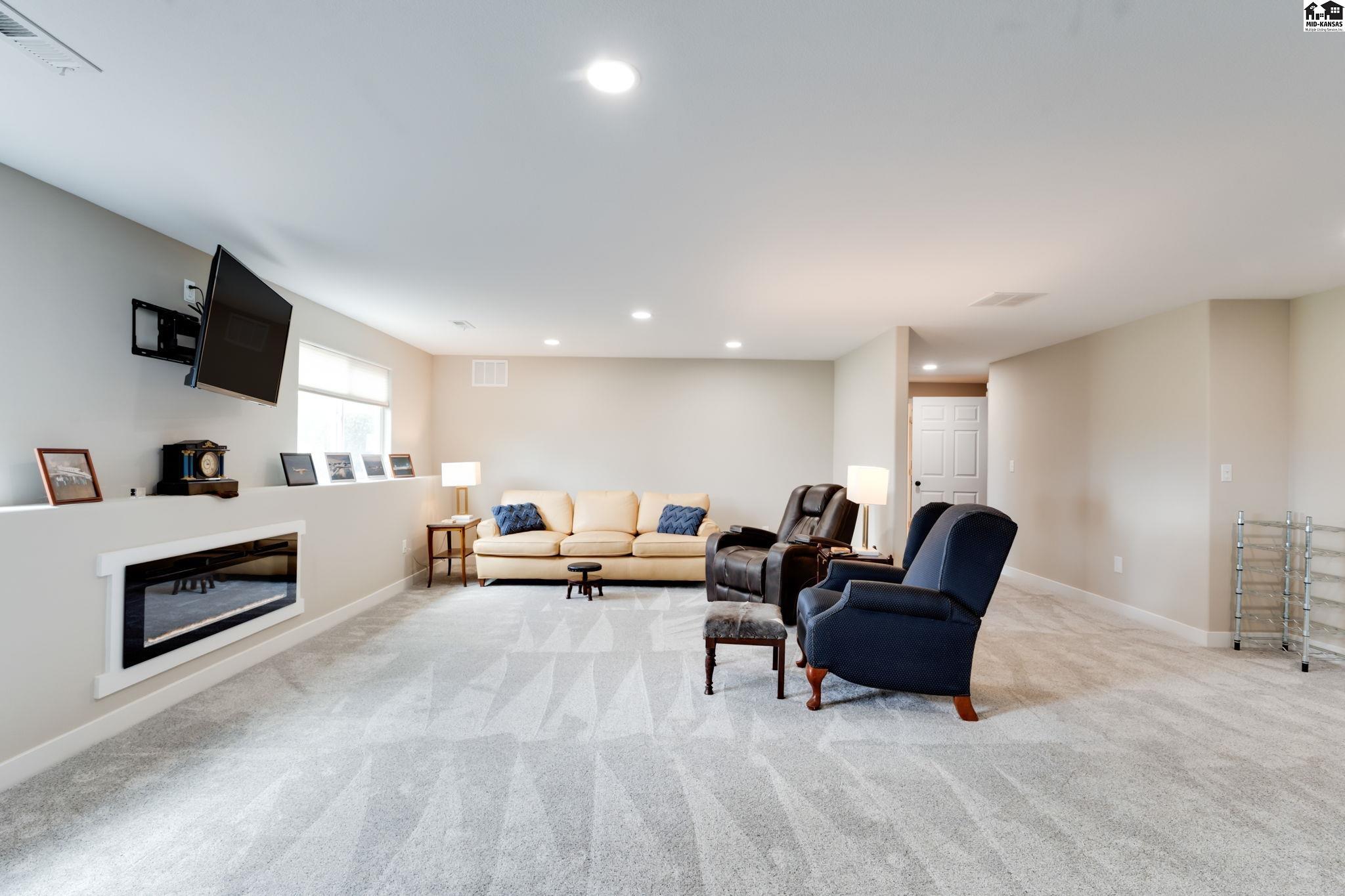 2140 Beltline Court Newton KS 67114