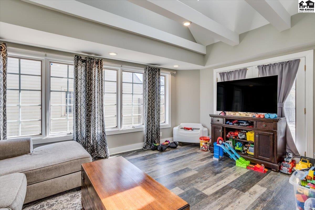 9 Crescent Boulevard Hutchinson KS 67502