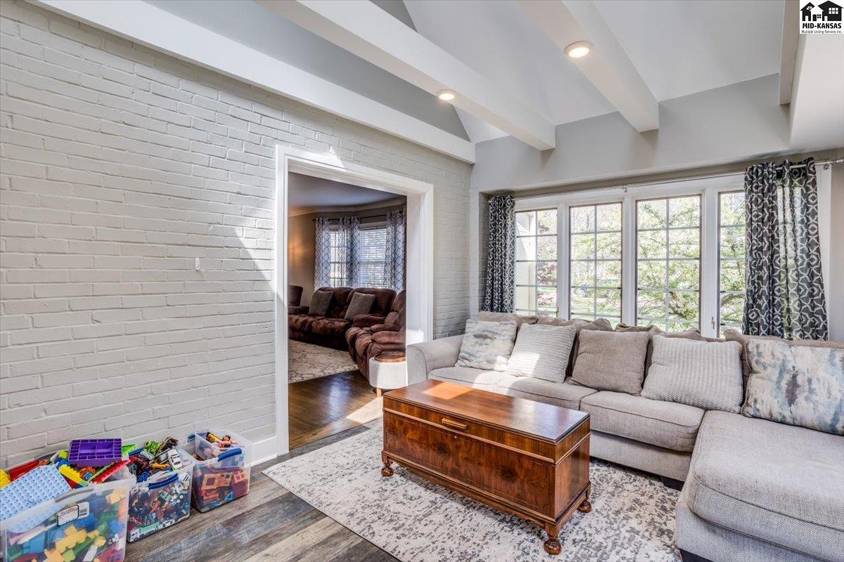 9 Crescent Boulevard Hutchinson KS 67502