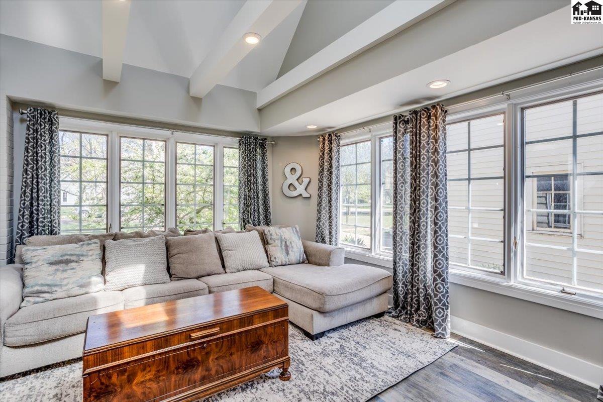 9 Crescent Boulevard Hutchinson KS 67502