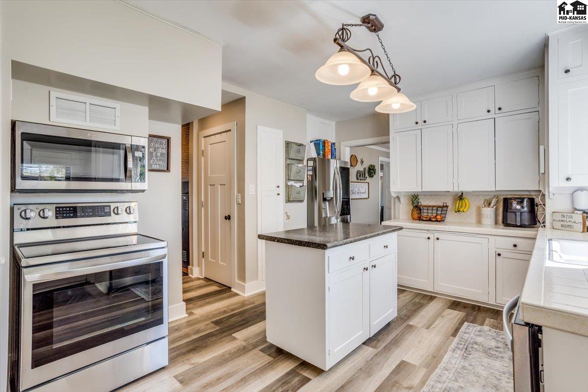 9 Crescent Boulevard Hutchinson KS 67502