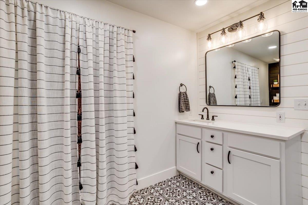 9 Crescent Boulevard Hutchinson KS 67502