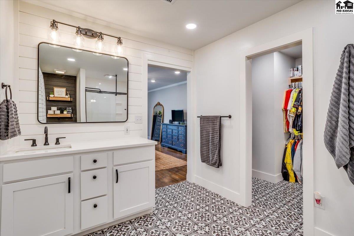 9 Crescent Boulevard Hutchinson KS 67502