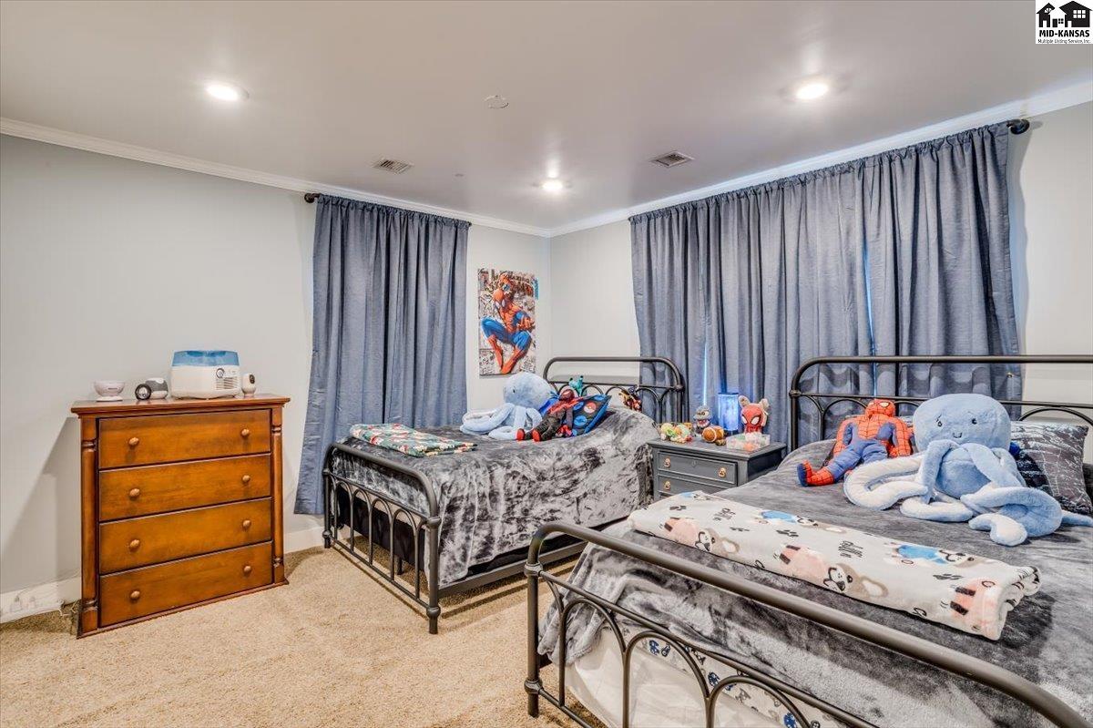 9 Crescent Boulevard Hutchinson KS 67502