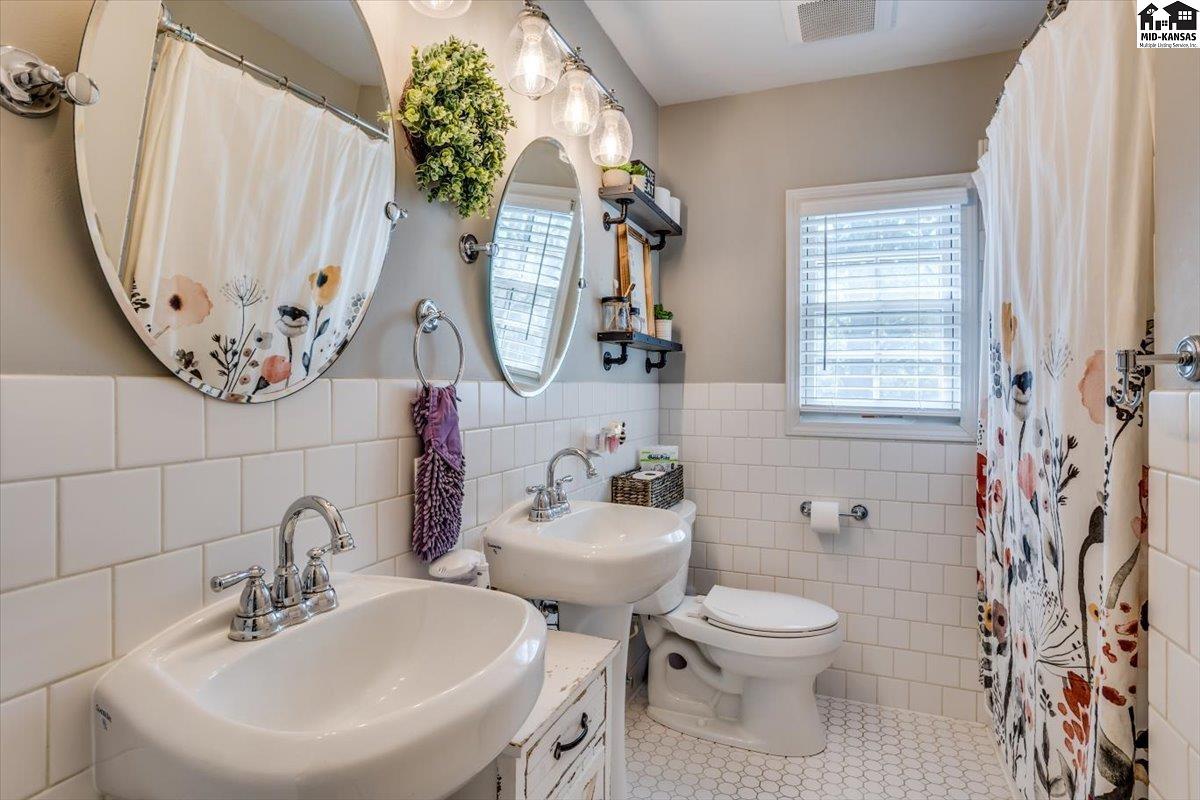 9 Crescent Boulevard Hutchinson KS 67502