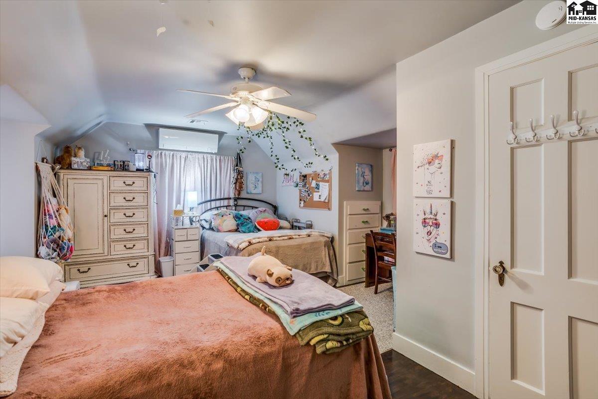 9 Crescent Boulevard Hutchinson KS 67502