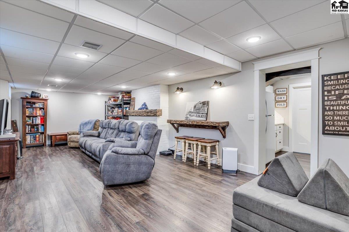 9 Crescent Boulevard Hutchinson KS 67502