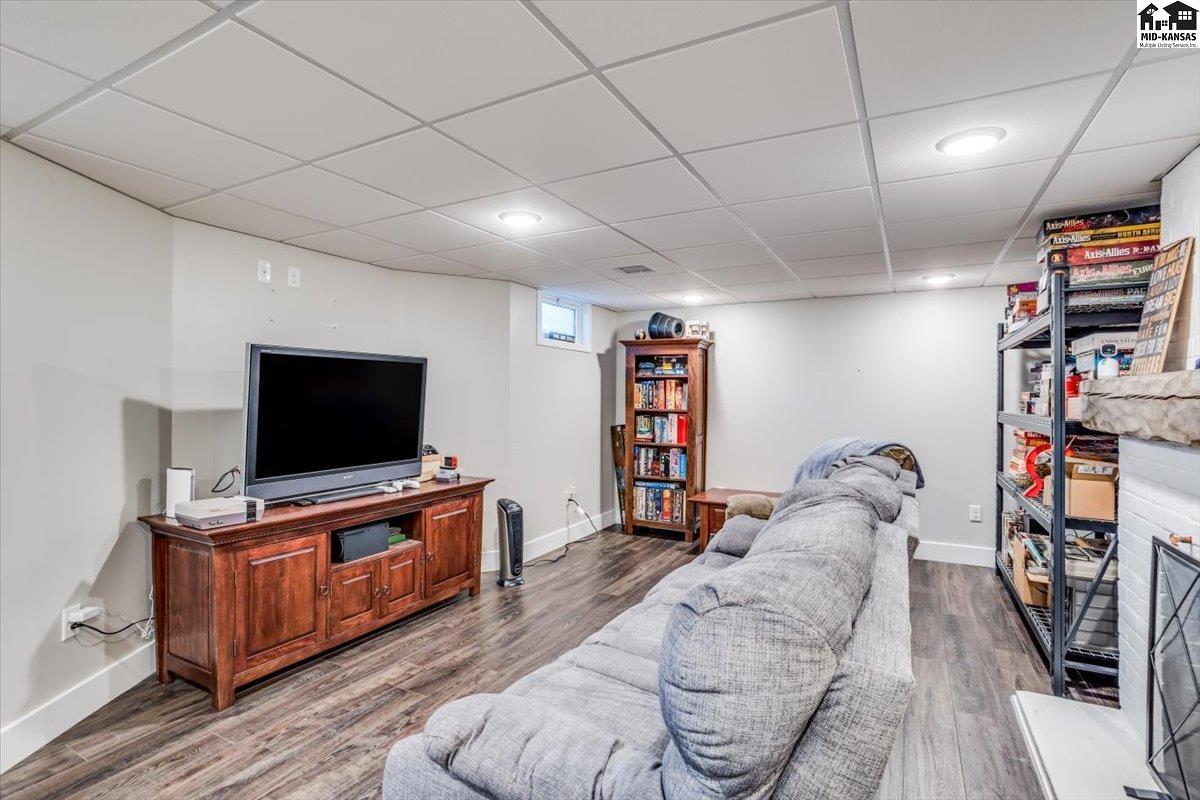 9 Crescent Boulevard Hutchinson KS 67502