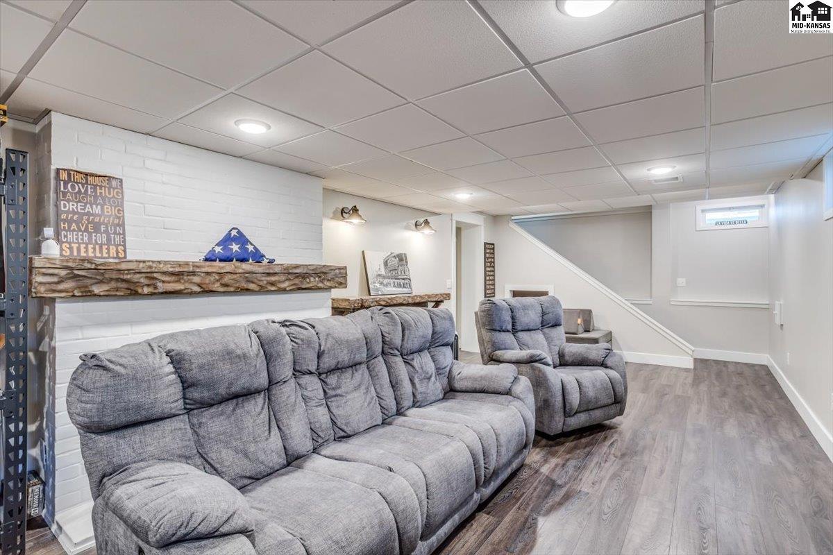 9 Crescent Boulevard Hutchinson KS 67502