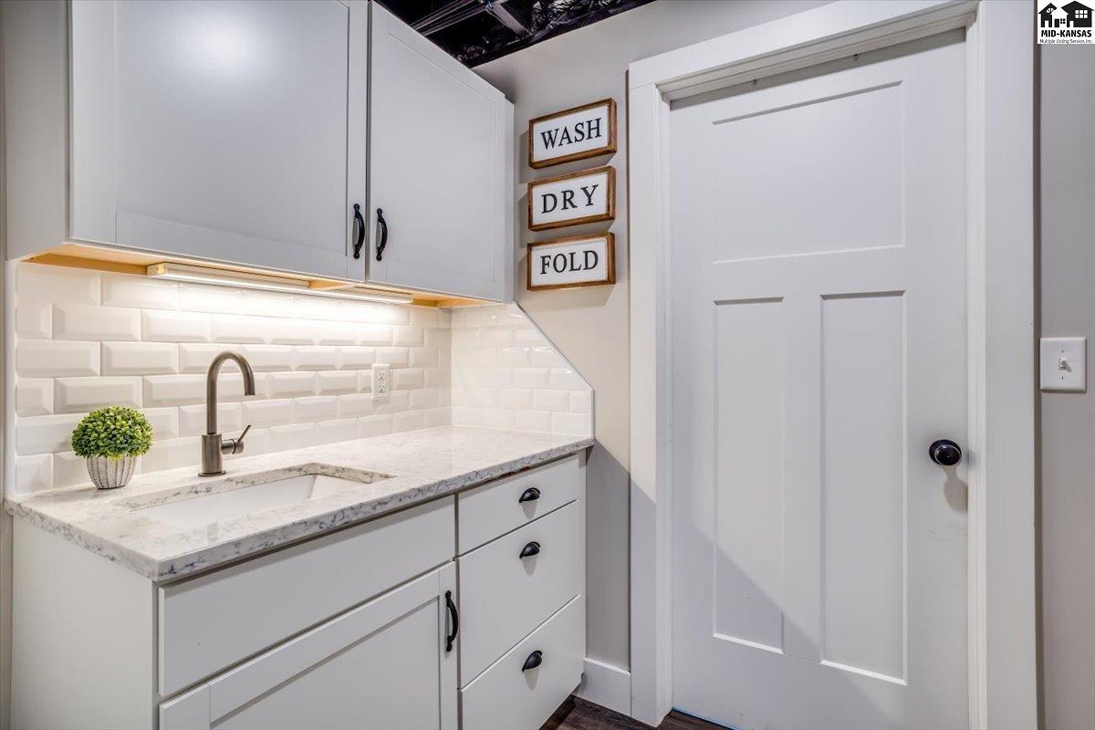 9 Crescent Boulevard Hutchinson KS 67502