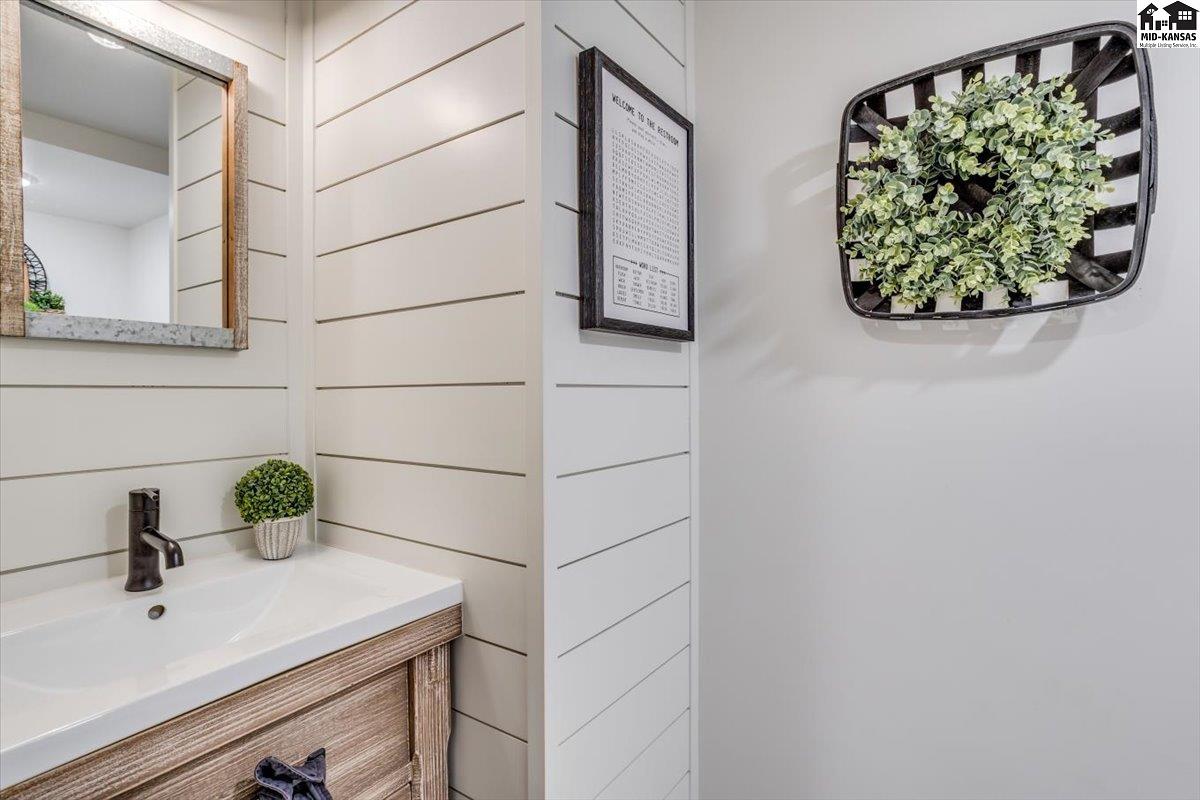 9 Crescent Boulevard Hutchinson KS 67502