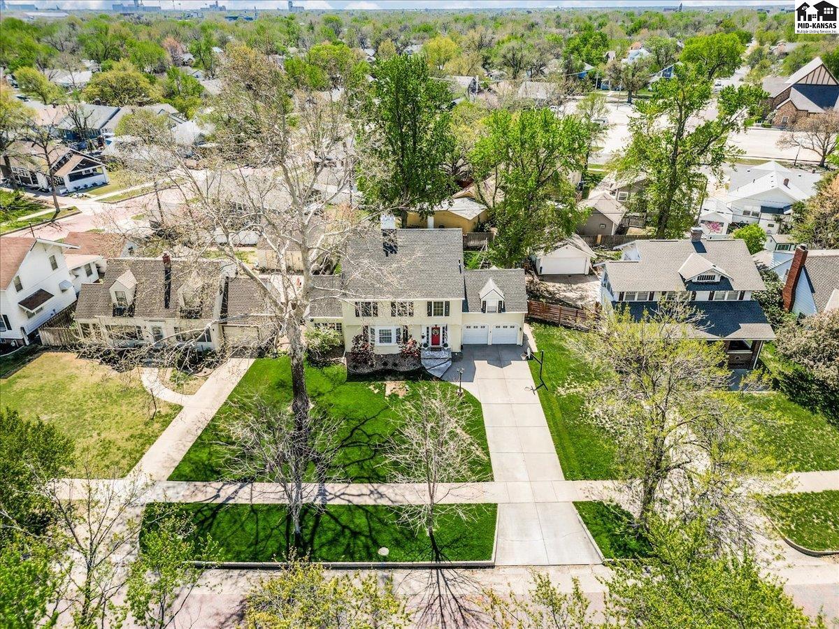 9 Crescent Boulevard Hutchinson KS 67502