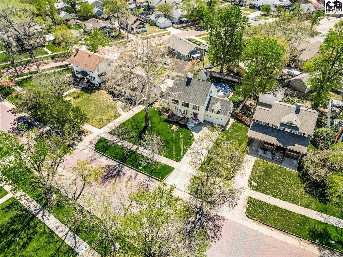 9 Crescent Boulevard Hutchinson KS 67502