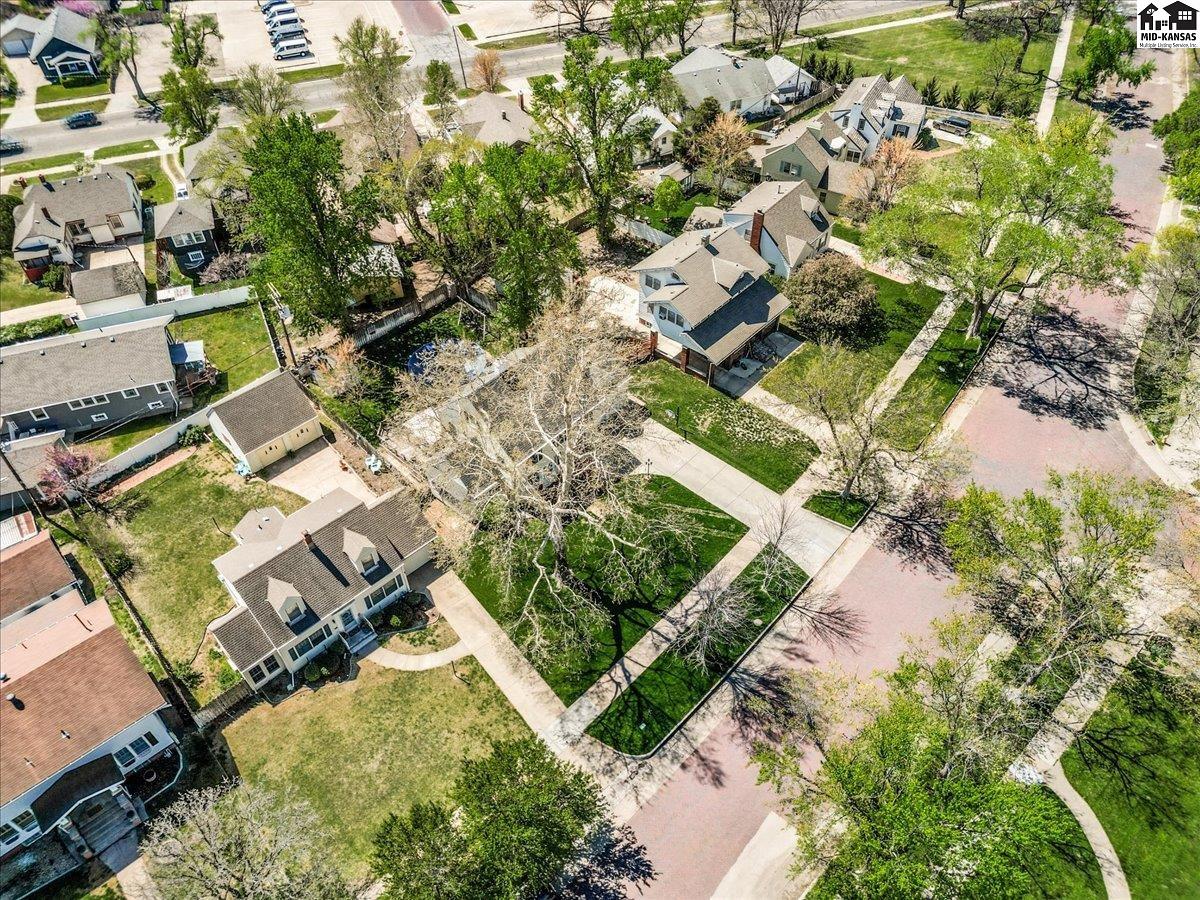 9 Crescent Boulevard Hutchinson KS 67502